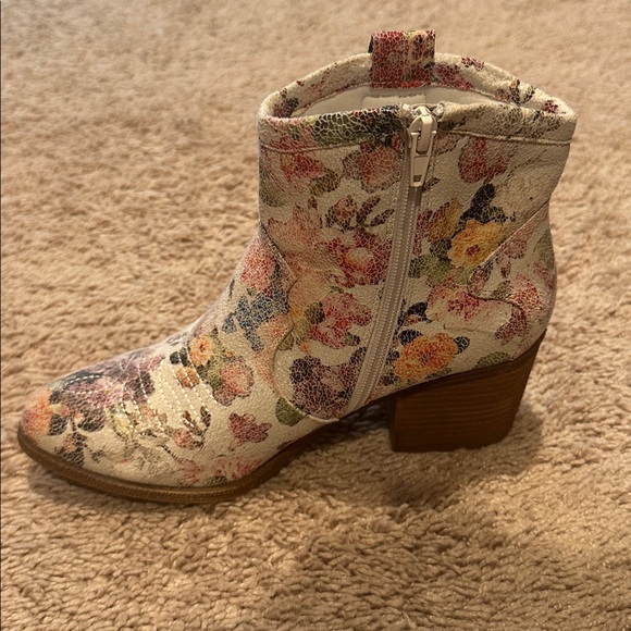 Floral Ankle Boots - 7.5 - Picture 9 of 13